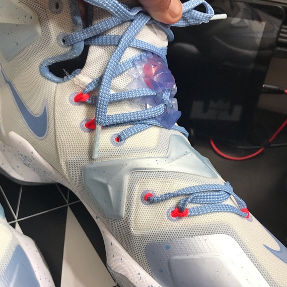 Nike-Lebron James VIII Xmas Edition - Picture 2 of 8